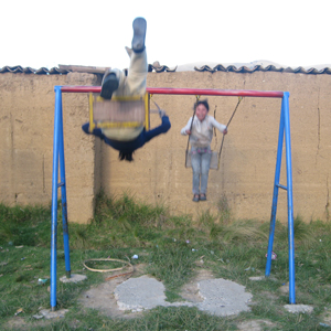 Columpiando en San Pedro de Saño