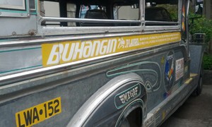 Jeepneys de las Filipinas Como Viviendo en Peru